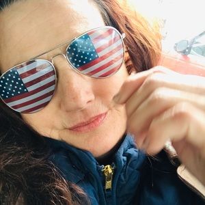 Meet your Posher, Lorie